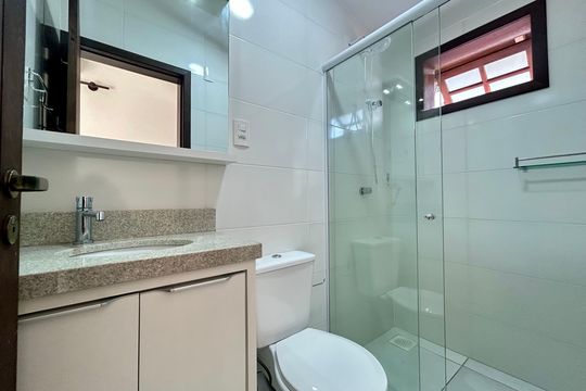 Banheiro  de kitnet/studio para alugar com 1 quarto, 14m² em Saco dos Limões, Florianópolis