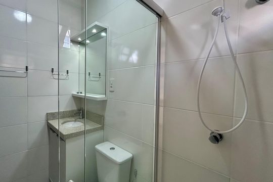 Banheiro de kitnet/studio para alugar com 1 quarto, 14m² em Saco dos Limões, Florianópolis