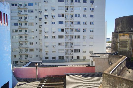 Sala - Vista de apartamento para alugar com 1 quarto, 46m² em Floresta, Porto Alegre