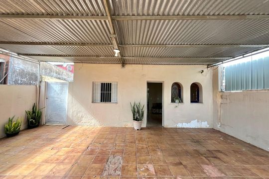 Garagem de casa à venda com 2 quartos, 200m² em Bonfim, Campinas