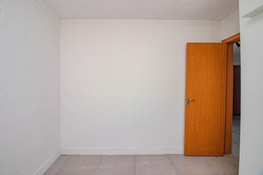 Quarto 1 de apartamento para alugar com 2 quartos, 45m² em Jardim Dona Leopoldina, Porto Alegre