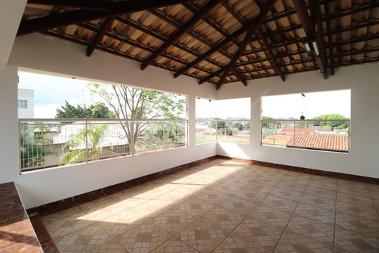Terraço de casa para alugar com 4 quartos, 400m² em Chácaras Tubalina E Quartel, Uberlândia