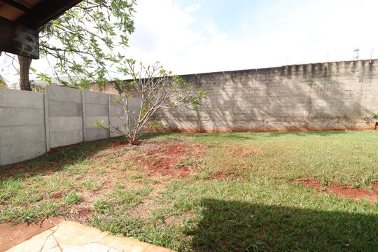 Quintal de casa para alugar com 4 quartos, 400m² em Chácaras Tubalina E Quartel, Uberlândia