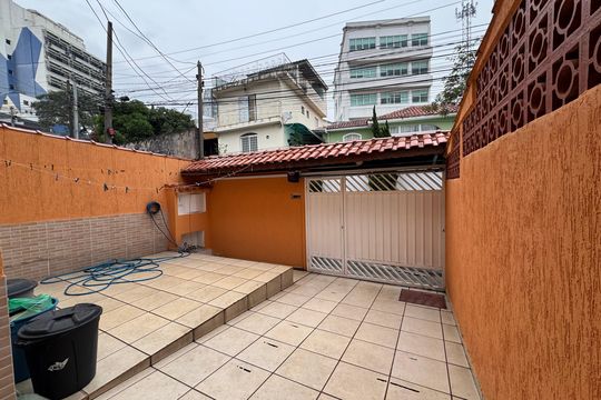 Garagem de casa para alugar com 3 quartos, 166m² em Vila Yara, Osasco