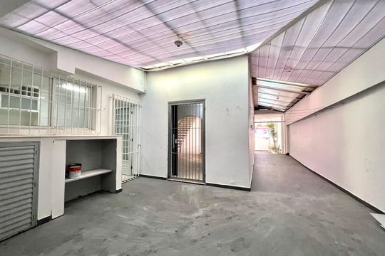 Quintal de casa à venda com 3 quartos, 240m² em Vila Alexandria, São Paulo