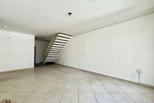 Sala de casa à venda com 3 quartos, 240m² em Vila Alexandria, São Paulo
