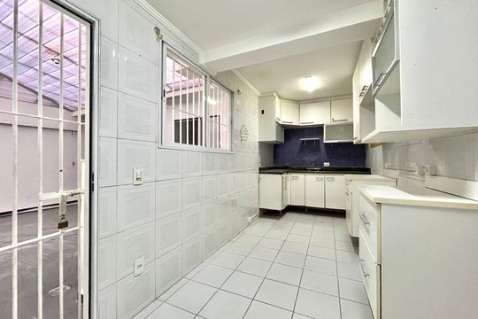 Cozinha de casa à venda com 3 quartos, 240m² em Vila Alexandria, São Paulo