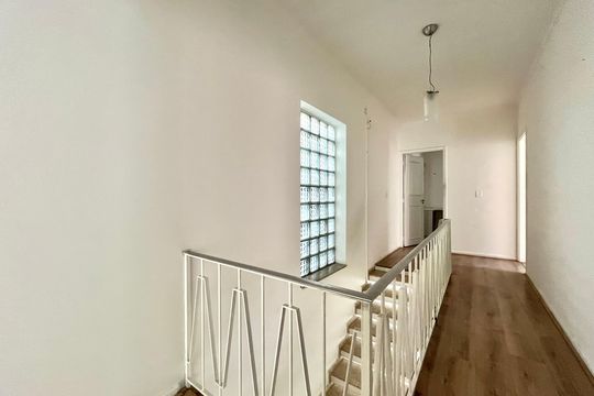 Corredor de casa à venda com 3 quartos, 240m² em Vila Alexandria, São Paulo