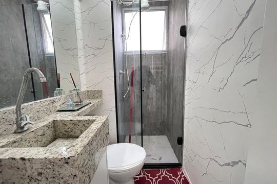 Banheiro de apartamento à venda com 2 quartos, 38m² em Jardim Cláudia, São Paulo