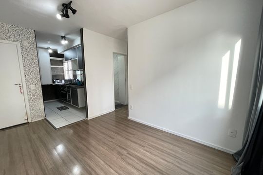 Sala de apartamento à venda com 2 quartos, 38m² em Jardim Cláudia, São Paulo