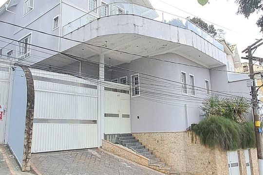 Fachada de casa à venda com 4 quartos, 380m² em Vila Albertina, São Paulo