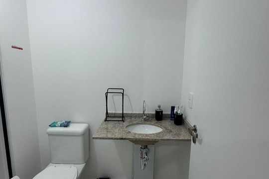 Banheiro de apartamento para alugar com 1 quarto, 25m² em Vila Nova Conceição, São Paulo