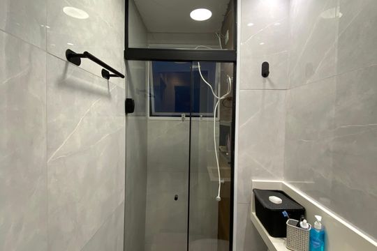 Banheiro de apartamento para alugar com 2 quartos, 43m² em Vila Santos, São Paulo