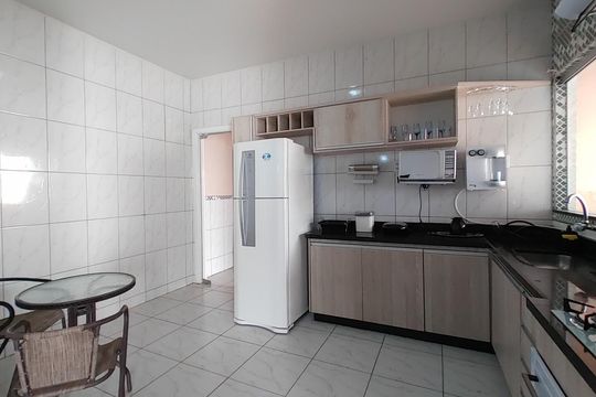 Cozinha de casa para alugar com 4 quartos, 190m² em Alto Umuarama, Uberlândia