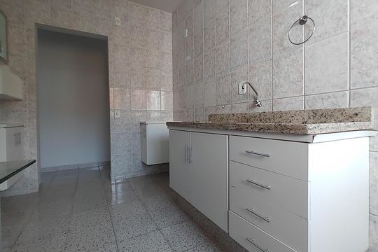 Cozinha de apartamento para alugar com 3 quartos, 85m² em Chácaras Tubalina e Quartel, Uberlândia