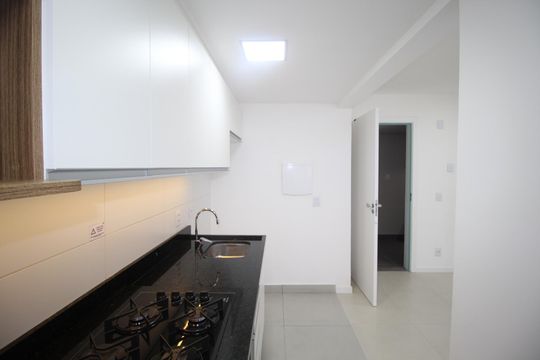 Cozinha de apartamento para alugar com 2 quartos, 50m² em Jardim Sabará, Porto Alegre