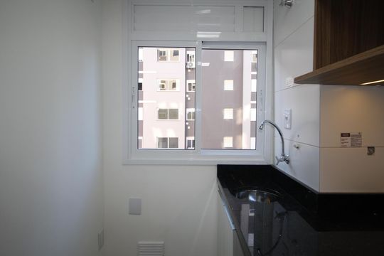 Cozinha de apartamento para alugar com 2 quartos, 50m² em Jardim Sabará, Porto Alegre