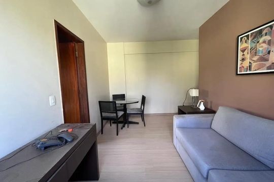 Sala de kitnet/studio para alugar com 1 quarto, 40m² em Funcionários, Belo Horizonte