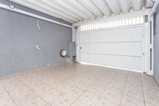 Garagem de casa à venda com 4 quartos, 200m² em Jardim Satelite, São Paulo