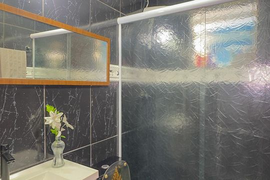 Banheiro de casa para alugar com 2 quartos, 54m² em Jardim Sandra, São Paulo