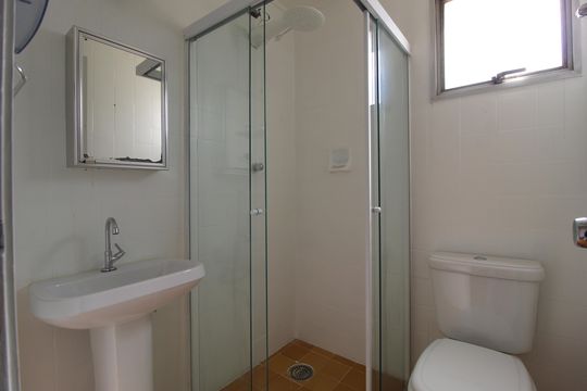 Banheiro de apartamento para alugar com 1 quarto, 35m² em Indianópolis, São Paulo