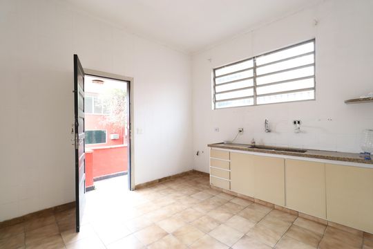 Cozinha de casa para alugar com 6 quartos, 600m² em Lapa, São Paulo