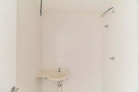Banheiro de kitnet/studio para alugar com 1 quarto, 25m² em Jardim Helena, São Paulo