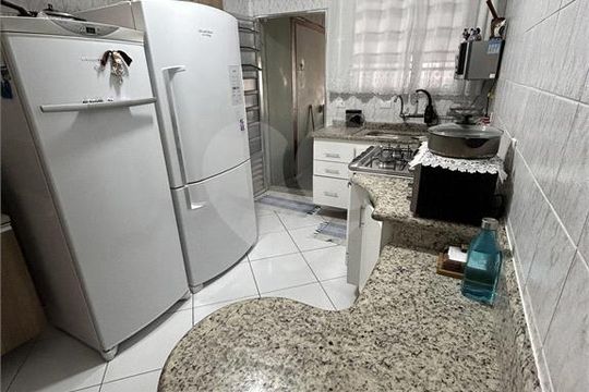 Casa à venda com 4 quartos, 184m² em Vila Zat, São Paulo