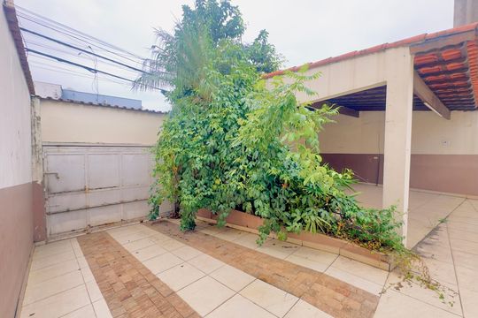 Garagem de casa à venda com 3 quartos, 250m² em Jardim Santa Clara, Guarulhos