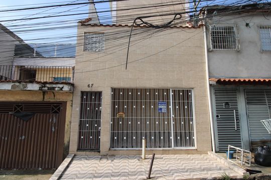 Fachada de casa à venda com 5 quartos, 210m² em Vila Chuca, São Paulo