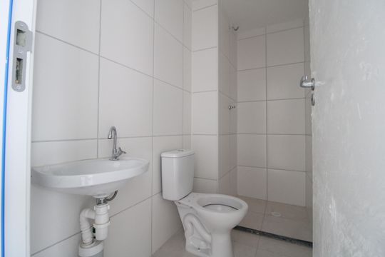 Banheiro de apartamento à venda com 2 quartos, 35m² em Usina Piratininga, São Paulo