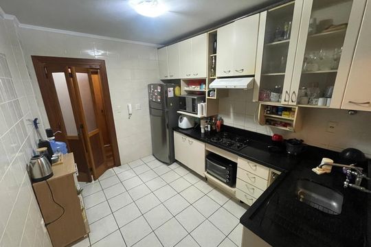 Cozinha de apartamento à venda com 2 quartos, 94m² em Centro, Canoas