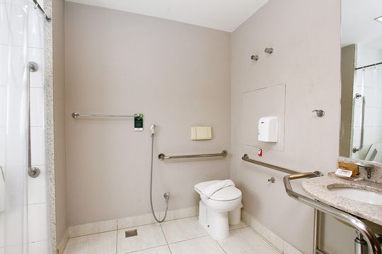 Banheiro de kitnet/studio à venda com 1 quarto, 20m² em Vila Amaral, Belo Horizonte