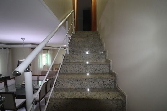 Escada de casa à venda com 3 quartos, 151m² em Parque das Nações, Santo André