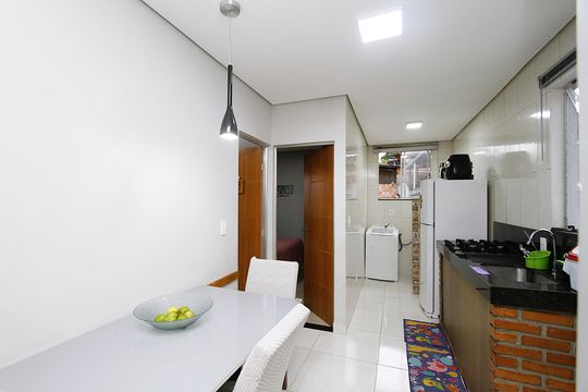 Cozinha casa 2 de casa à venda com 5 quartos, 70m² em Conjunto California, Belo Horizonte