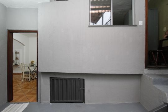 Varanda de casa à venda com 5 quartos, 70m² em Conjunto California, Belo Horizonte