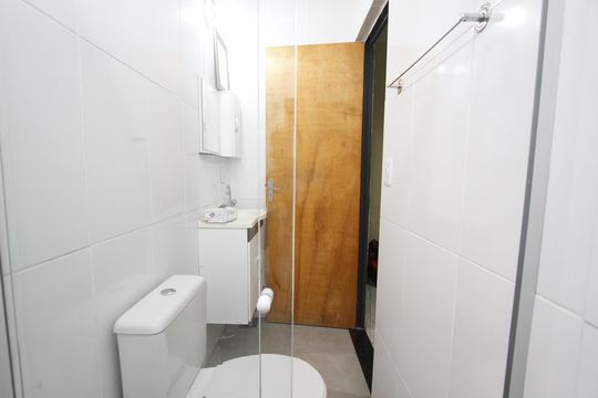 Banheiro da Suíte de casa à venda com 5 quartos, 70m² em Conjunto California, Belo Horizonte