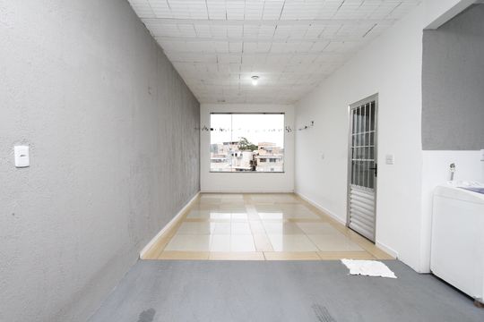 Garagem de casa à venda com 5 quartos, 70m² em Conjunto California, Belo Horizonte