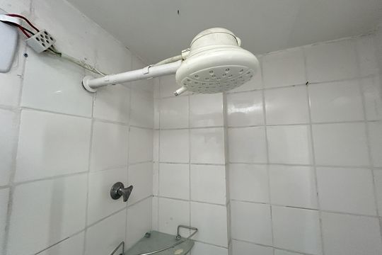 Banheiro de serviço de apartamento à venda com 2 quartos, 72m² em Vila Valqueire, Rio de Janeiro