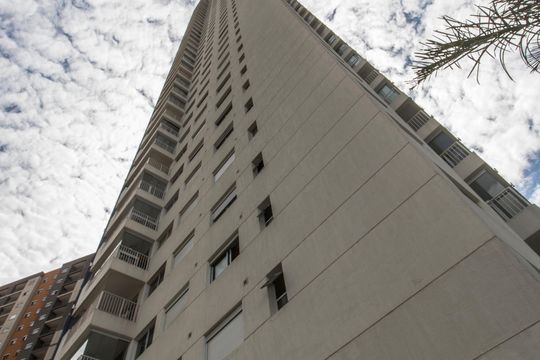 Fachada do bloco de apartamento para alugar com 1 quarto, 54m² em Alphaville Empresarial, Barueri