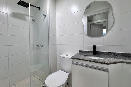 Banheiro Social de apartamento à venda com 2 quartos, 43m² em Recreio dos Bandeirantes, Rio de Janeiro
