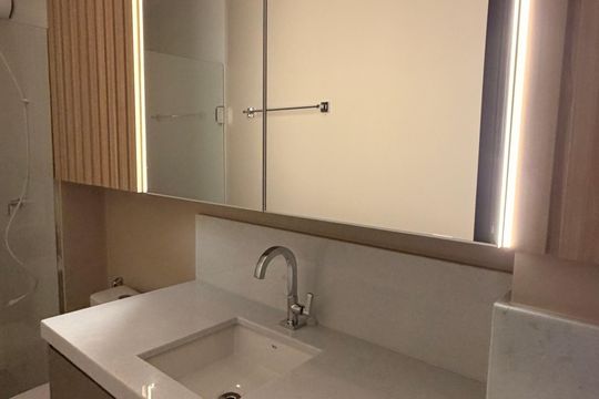 Banheiro do Suíte 2 de apartamento para alugar com 2 quartos, 70m² em Setor Bueno, Goiânia