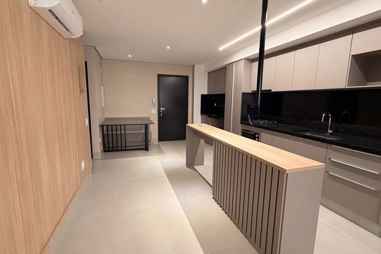 Sala/Cozinha de apartamento para alugar com 2 quartos, 70m² em Setor Bueno, Goiânia