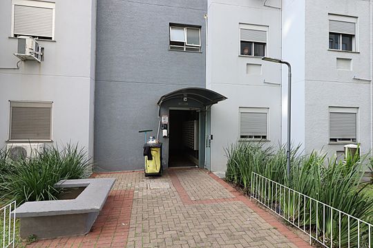 Área comum - Entrada do bloco de apartamento à venda com 2 quartos, 48m² em Passo das Pedras, Porto Alegre