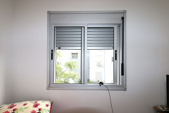 Janela do Quarto 1 de apartamento à venda com 2 quartos, 48m² em Passo das Pedras, Porto Alegre