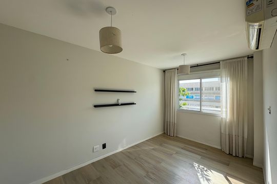 Suíte de apartamento à venda com 2 quartos, 160m² em Barra da Tijuca, Rio de Janeiro