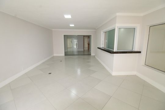 Casa para alugar com 4 quartos, 180m² em Jardim Sao Dimas, São José dos Campos