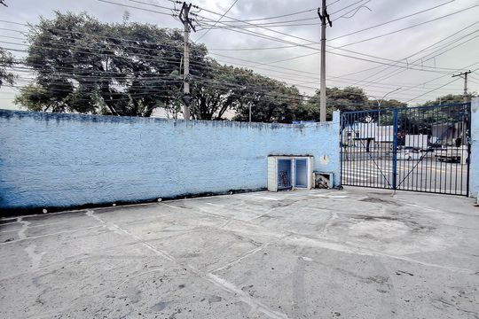 Área externa de casa à venda com 3 quartos, 350m² em Vila Monumento, São Paulo
