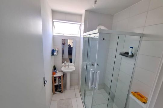 Banheiro de apartamento à venda com 2 quartos, 44m² em Parque Ipe, São Paulo