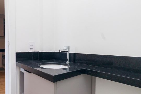 Banheiro de apartamento para alugar com 2 quartos, 34m² em Santo Amaro, São Paulo
